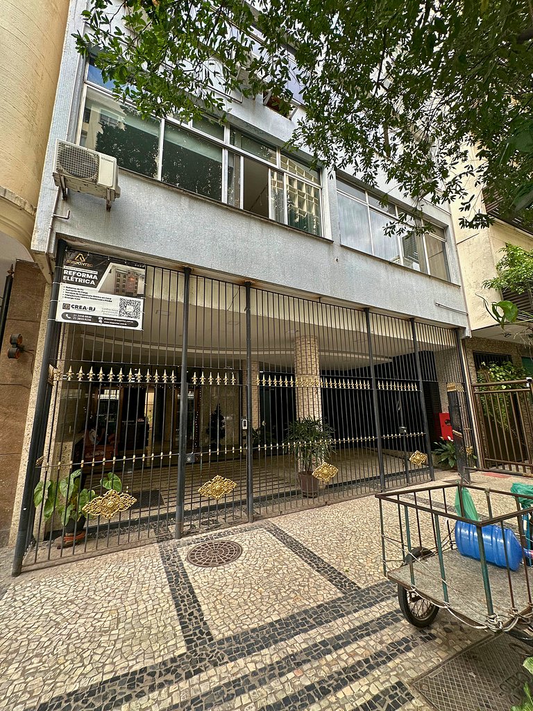 Praticidade próximo ao mar - Aproveite Copacabana com confor