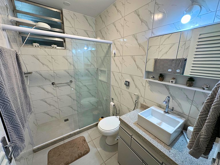 Convenience near the sea - Enjoy Copacabana with comfort and