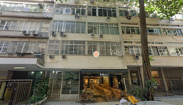 Apartment with Air Conditioning 300m from Copacabana Beach