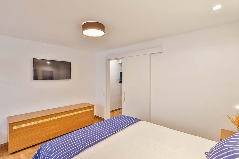 Apartment with Air Conditioning 300m from Copacabana Beach