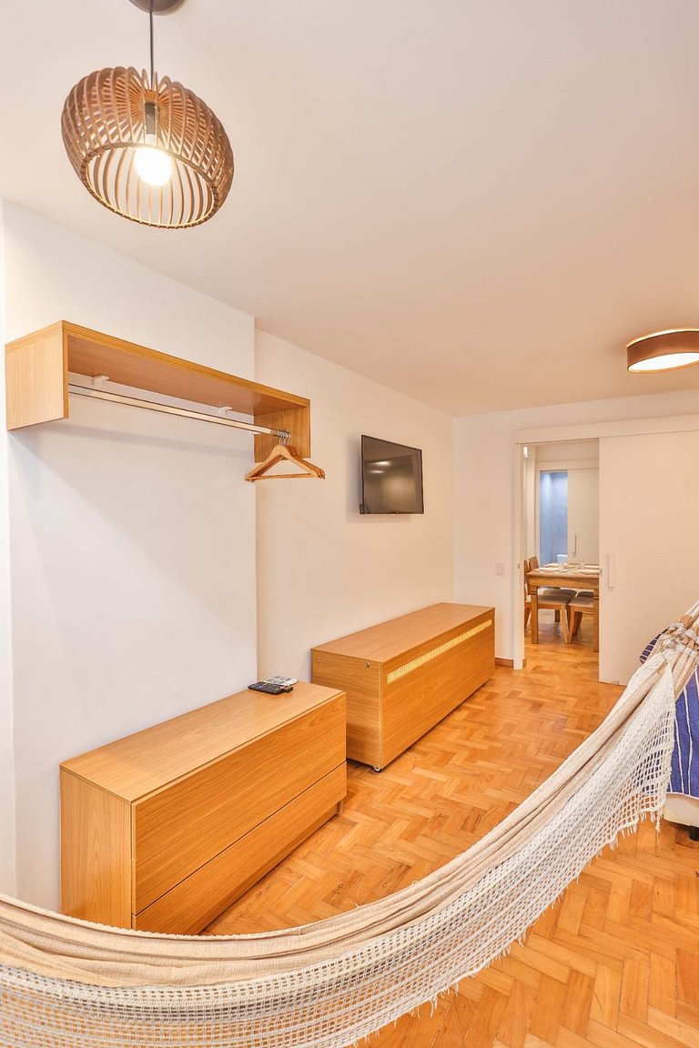 Apartment with Air Conditioning 300m from Copacabana Beach