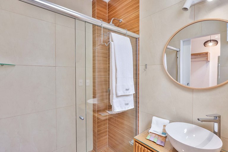 Apartment with Air Conditioning 300m from Copacabana Beach