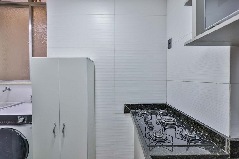 Apartment with Air Conditioning 300m from Copacabana Beach