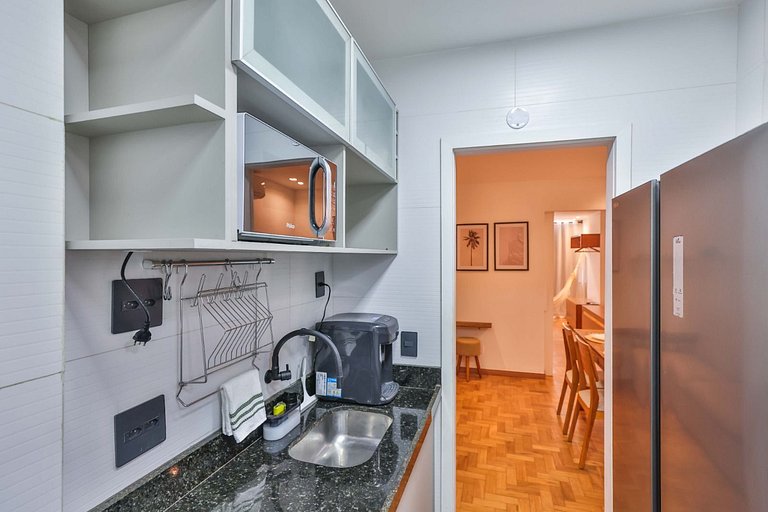 Apartment with Air Conditioning 300m from Copacabana Beach