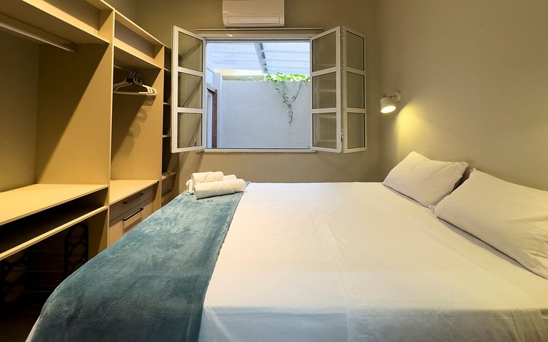 Jardín moderno con patio privado en Laranjeiras