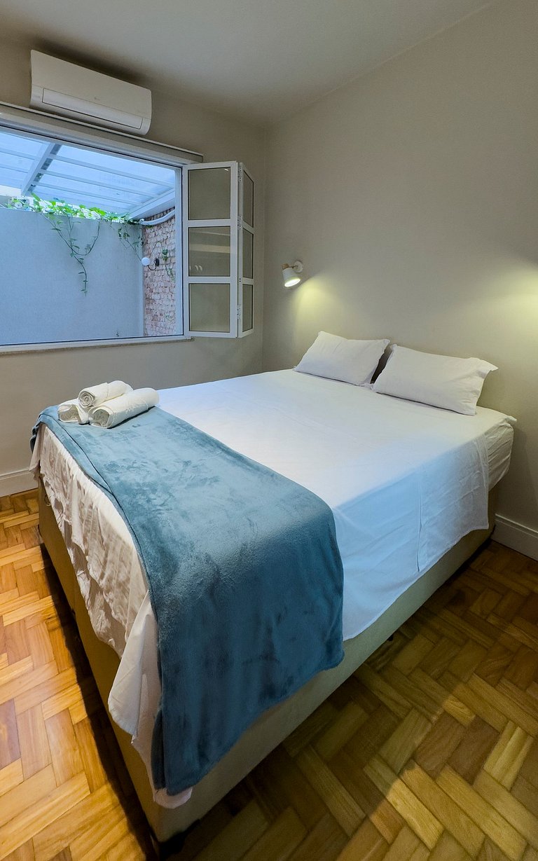 Modern garden with private backyard in Laranjeiras