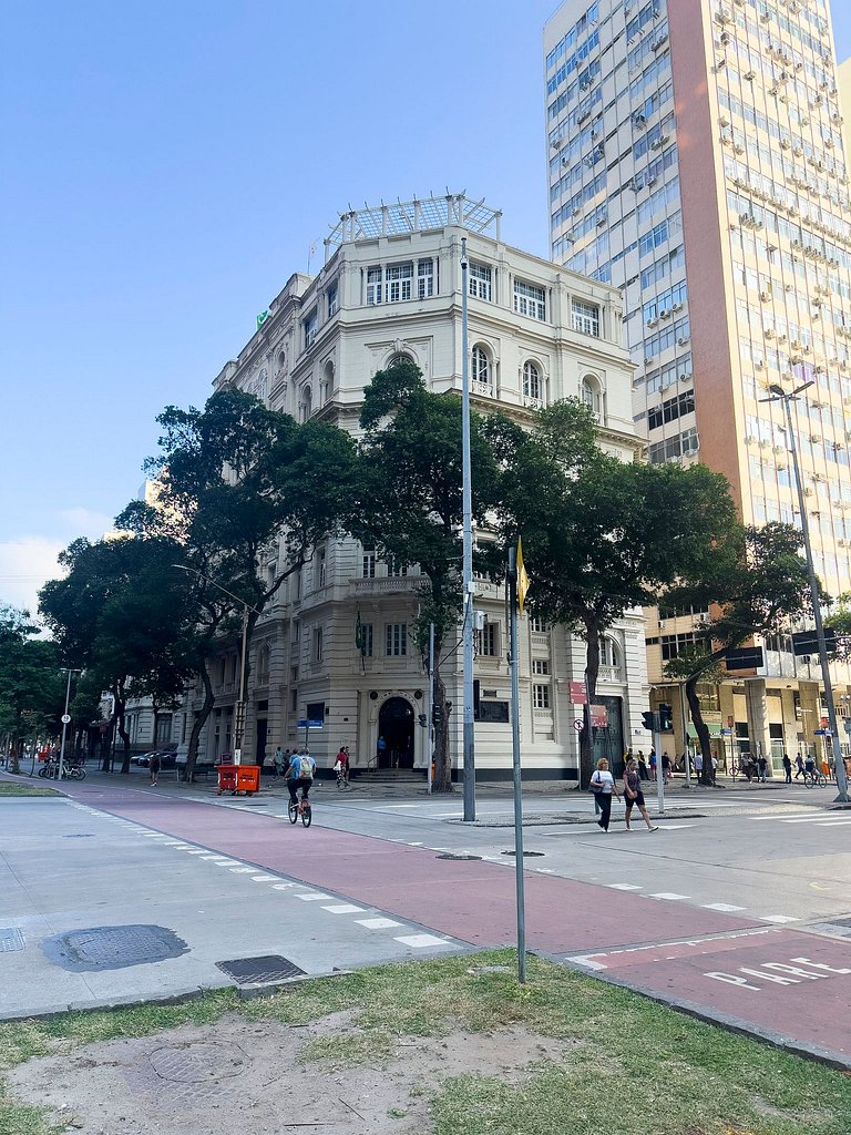 Modern design and 24-hour concierge on Rio Branco