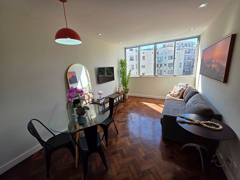 2 bedrooms just 1 minute from Copacabana Beach
