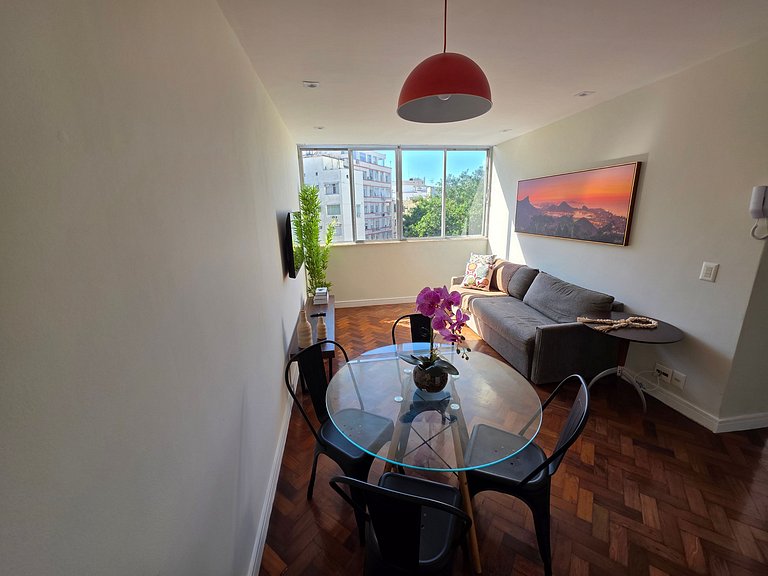 2 bedrooms just 1 minute from Copacabana Beach