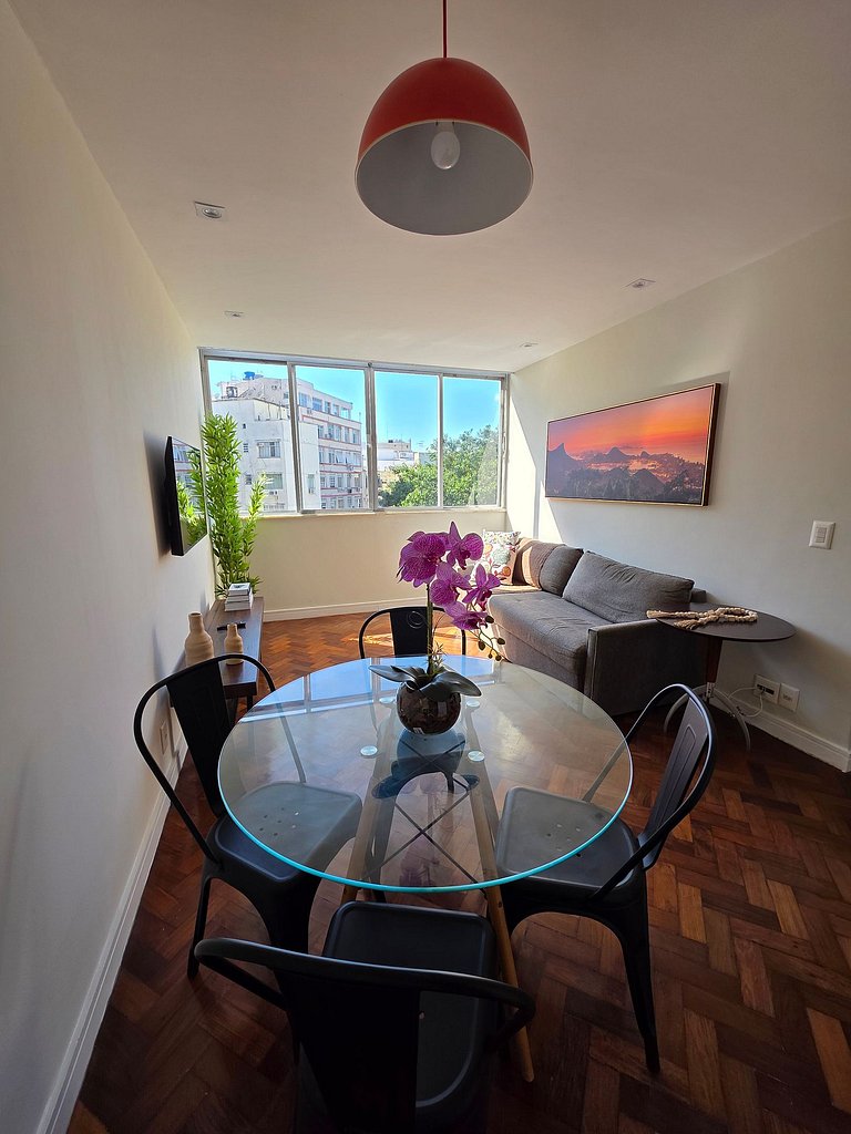 2 bedrooms just 1 minute from Copacabana Beach