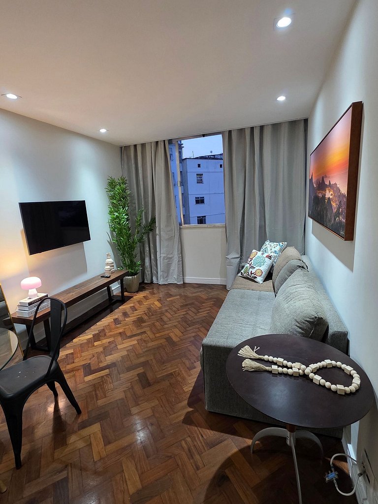 2 bedrooms just 1 minute from Copacabana Beach
