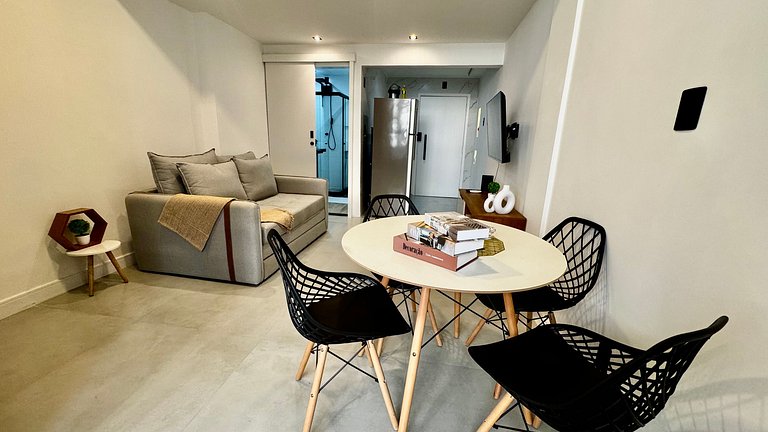 Modern design and 24-hour concierge on Rio Branco